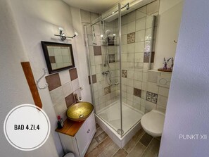 Bruser, hårtørrer, håndklæder