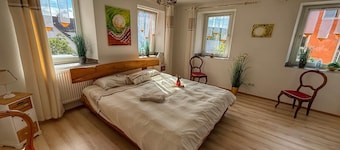 Holiday Apartment 8 with Shared Garden and Wi-Fi