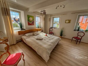 7 habitaciones, escritorio, tabla de planchar con plancha y wifi gratis 