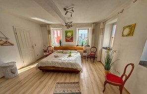 7 bedrooms, desk, iron/ironing board, free WiFi - Holiday Apartment No. 8 with Shared Garden and Wi-Fi (Burghaslach)