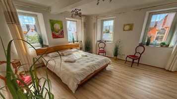 7 Schlafzimmer, Schreibtisch, Bügeleisen/Bügelbrett, kostenloses WLAN