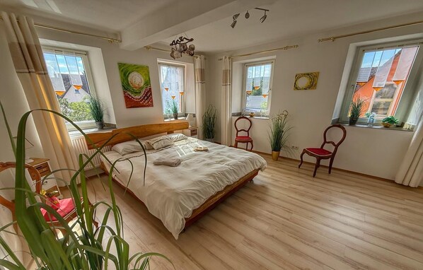 7 Schlafzimmer, Bügeleisen/Bügelbrett, kostenloses WLAN, Bettwäsche