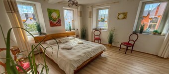 Holiday Apartment No. 8 with Shared Garden and Wi-Fi