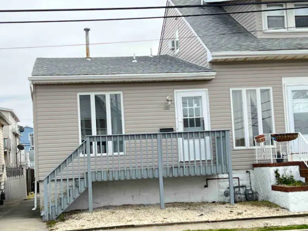 2 short block to beach and boardwalk