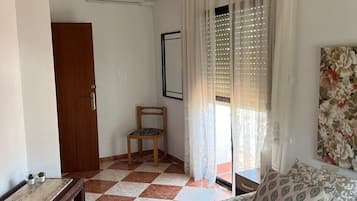 6 slaapkamers, een strijkplank/strijkijzer, gratis wifi, beddengoed