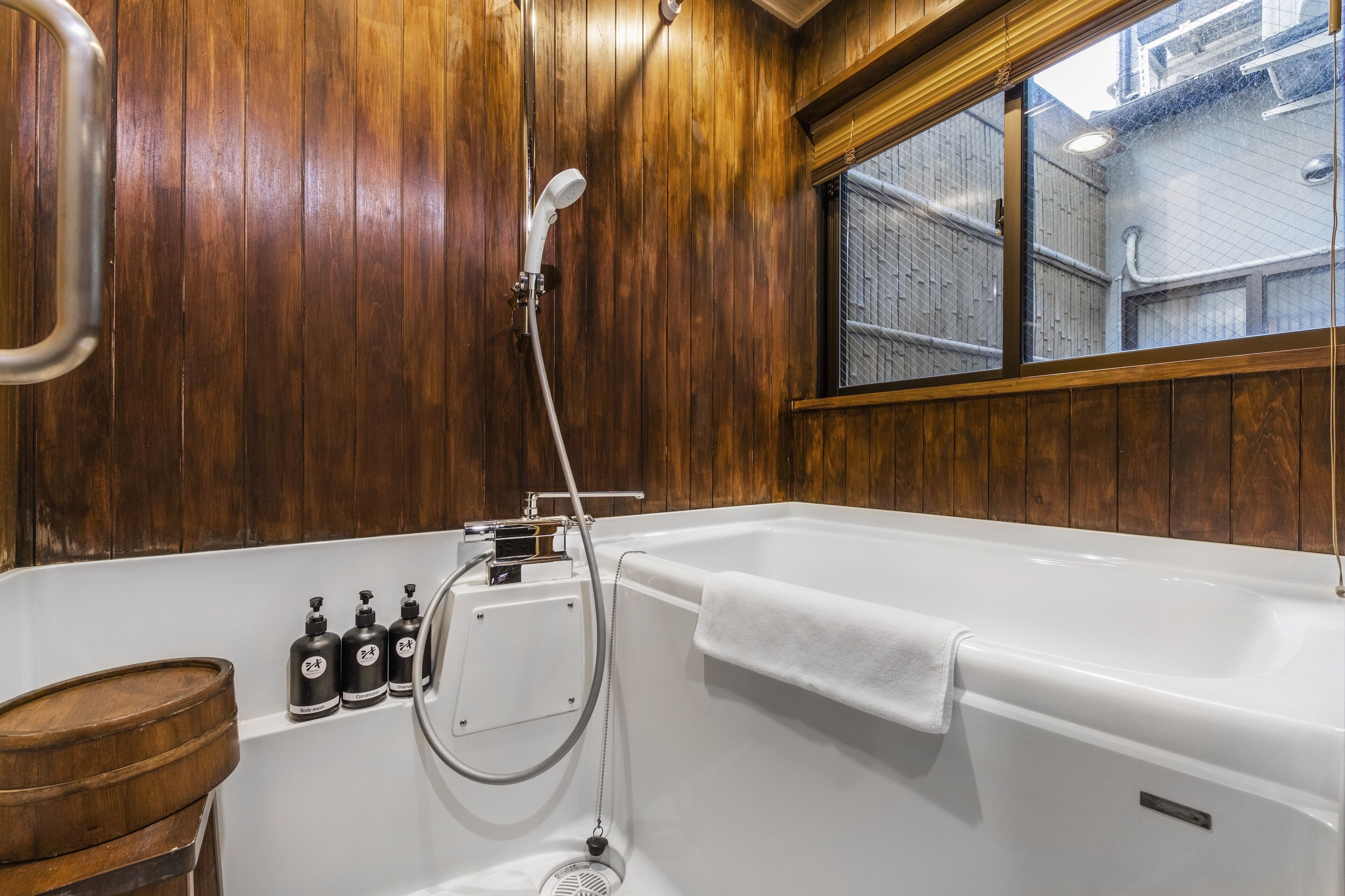 City Townhome | Bathroom | Combined shower/tub, hair dryer, electronic bidet, towels