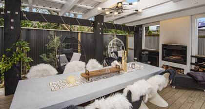 Stylish Waterfront Studio Sanctuary!