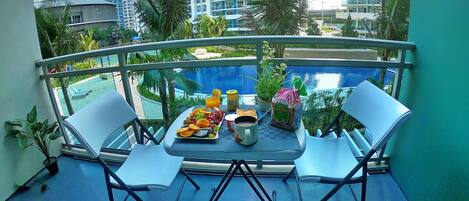 تناول الطعام بالخارج