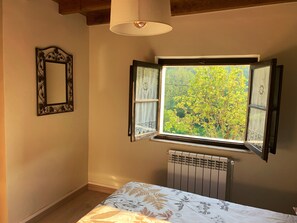 3 quartos, ferros/tábuas de passar roupa, Wi-Fi, roupa de cama