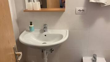 Doccia, asciugacapelli, asciugamani