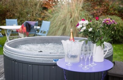 Luxury 6 Birth Caravan with Hot Tub in Skegness