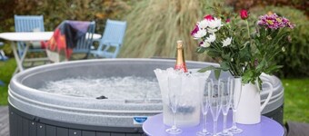 Luxury 6 Birth Caravan with Hot Tub in Skegness