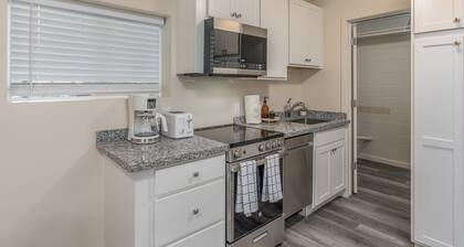 Cheerful 1-Bedroom with free parking