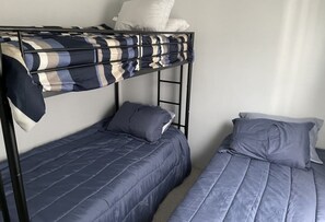 3 bedrooms, free WiFi, bed sheets