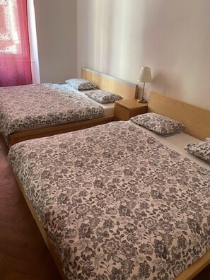 3 bedrooms, iron/ironing board, WiFi, bed sheets