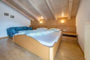 2 bedrooms, free WiFi, bed sheets
