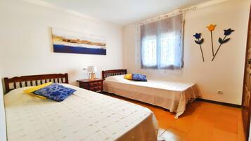 3 bedrooms, iron/ironing board