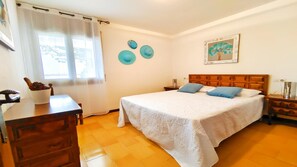 3 bedrooms, iron/ironing board - VACAY Apartamento Sol i Mar (L'ESCALA)