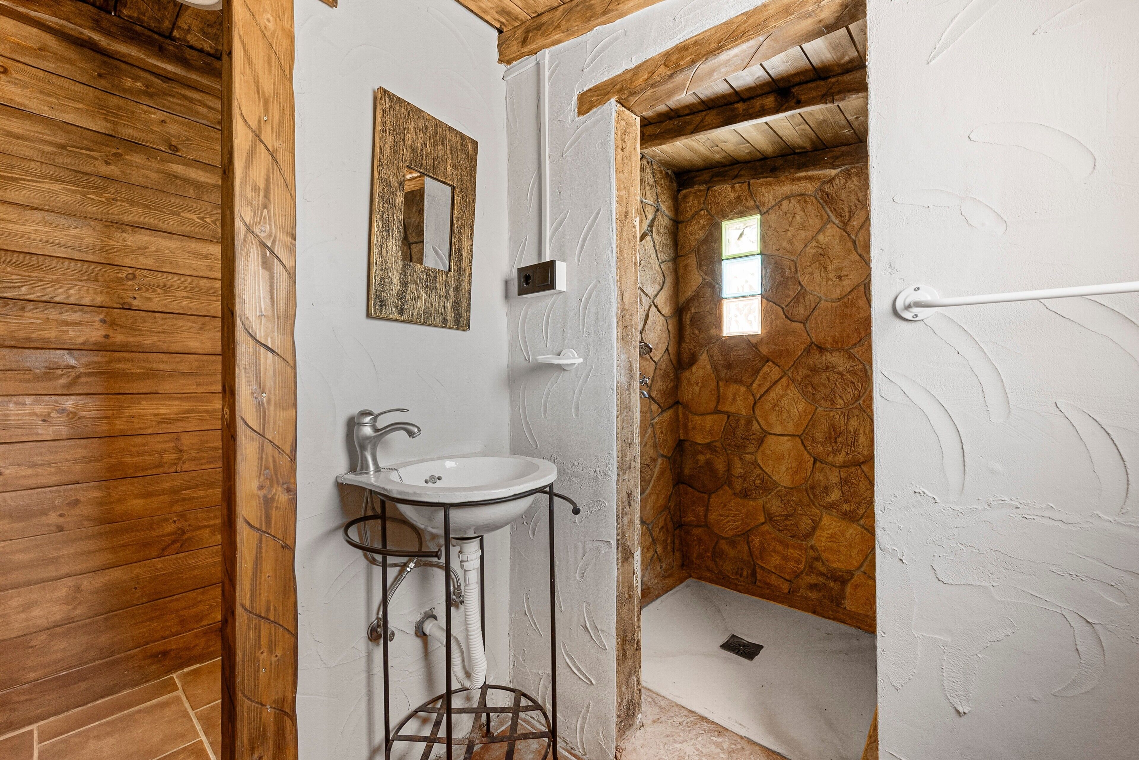 Bathtub, hair dryer, towels