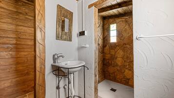 Bathtub, hair dryer, towels