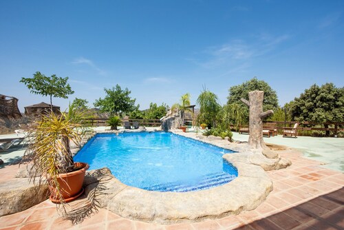Holiday Home 'El Desafío De Las Águilas' with Lake View, Wi-Fi and Air Conditioning
