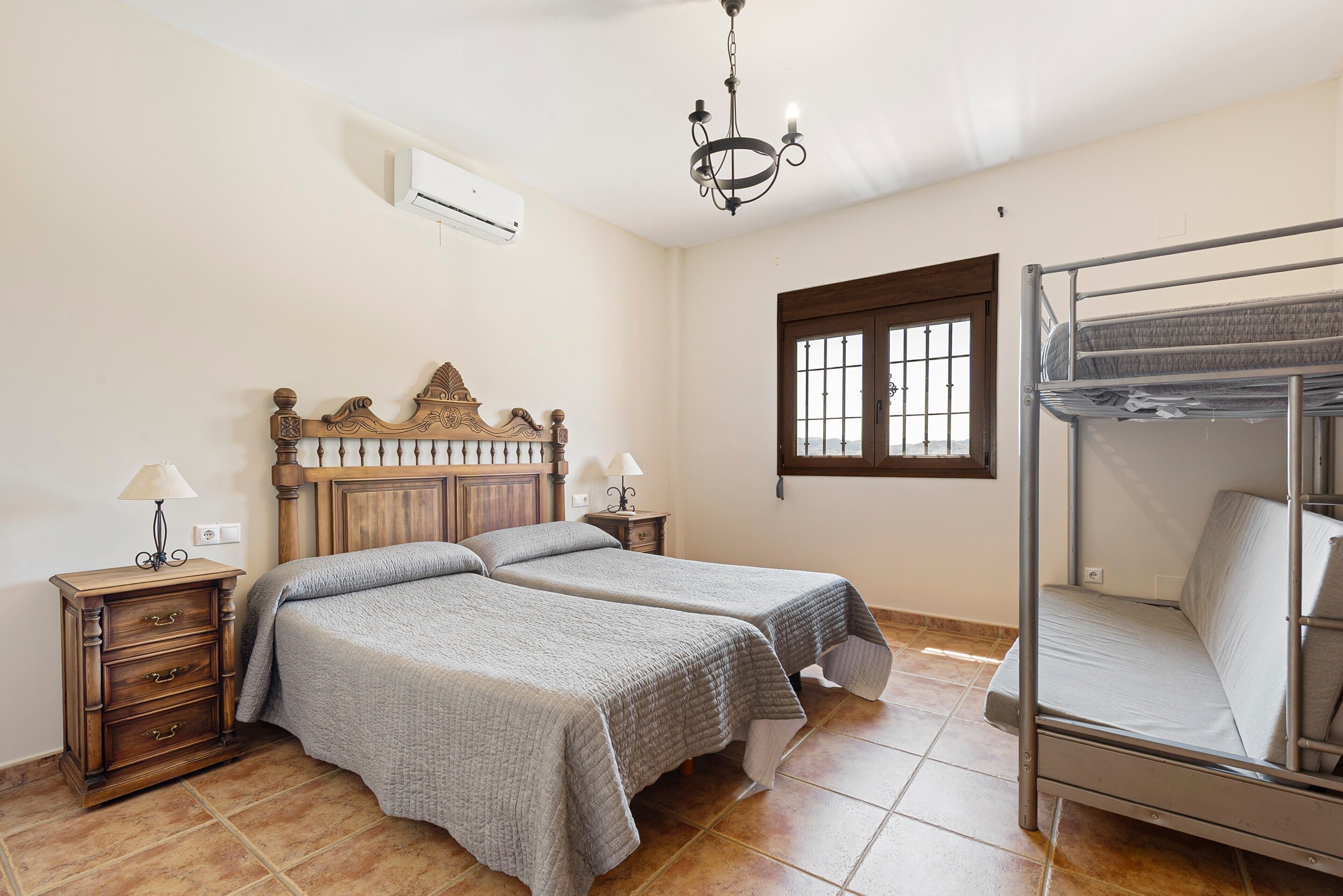 5 室のベッドルーム、アイロン / アイロン台、WiFi (無料)、ベッドシーツ