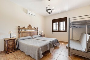 5 chambres, fer et planche à repasser, Wi-Fi gratuit, draps fournis