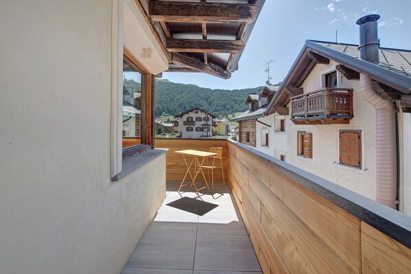 Outdoor dining - Holiday Apartment 'Baita Dei Ski App 2' near Slopes with Terrace & Wi-Fi (livigno)