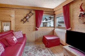 TV, fireplace - Holiday Apartment 'Baita Dei Ski App 2' near Slopes with Terrace & Wi-Fi (livigno)