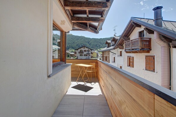 Outdoor dining - Holiday Apartment 'Baita Dei Ski App 2' near Slopes with Terrace & Wi-Fi (livigno)