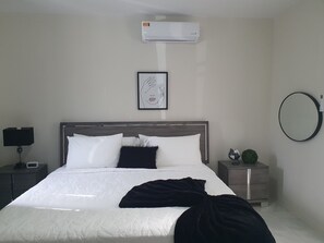 2 Schlafzimmer, Schreibtisch, Bügeleisen/Bügelbrett, WLAN