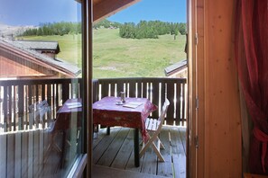 Outdoor dining - Holiday Apartment 'Baita Dei Ski App 6' near Slopes with 2 Balconies & Wi-Fi (livigno)