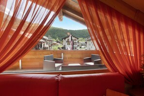 Interior - Holiday Apartment 'Baita Dei Ski Casina' near Slopes with Balcony & Wi-Fi (livigno)