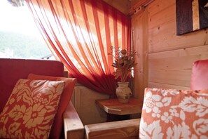 Interior - Holiday Apartment 'Baita Dei Ski Casina' near Slopes with Balcony & Wi-Fi (livigno)