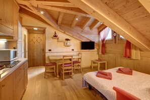 Free WiFi, bed sheets - Apartment 'Baita dei ski app 5' with Mountain View & Wi-Fi (livigno)