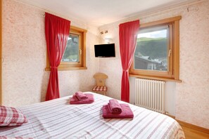 1 bedroom, free WiFi, bed sheets - Apartment 'La Baitina app A' with Mountain View & Balcony (livigno)
