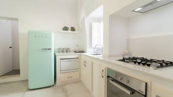 Réfrigérateur, four, plaque de cuisson, lave-vaisselle