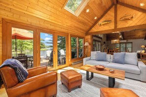 Smart-tv, een open haard en videospelletjes