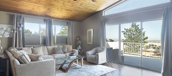 POOL, HOT TUB & GORGEOUS VIEWS Atop Albuquerque