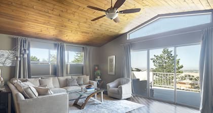 POOL, HOT TUB & GORGEOUS VIEWS Atop Albuquerque