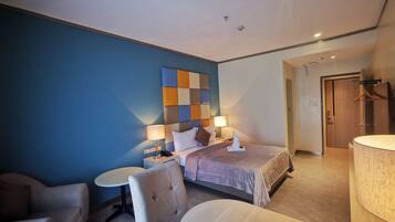 Premier kamer | Een bureau, een strijkplank/strijkijzer, gratis wifi, beddengoed