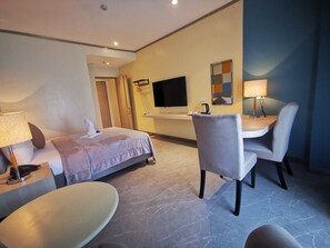 Rom – premier | Skrivebord, strykejern/-brett, wi-fi (inkludert) og sengetøy