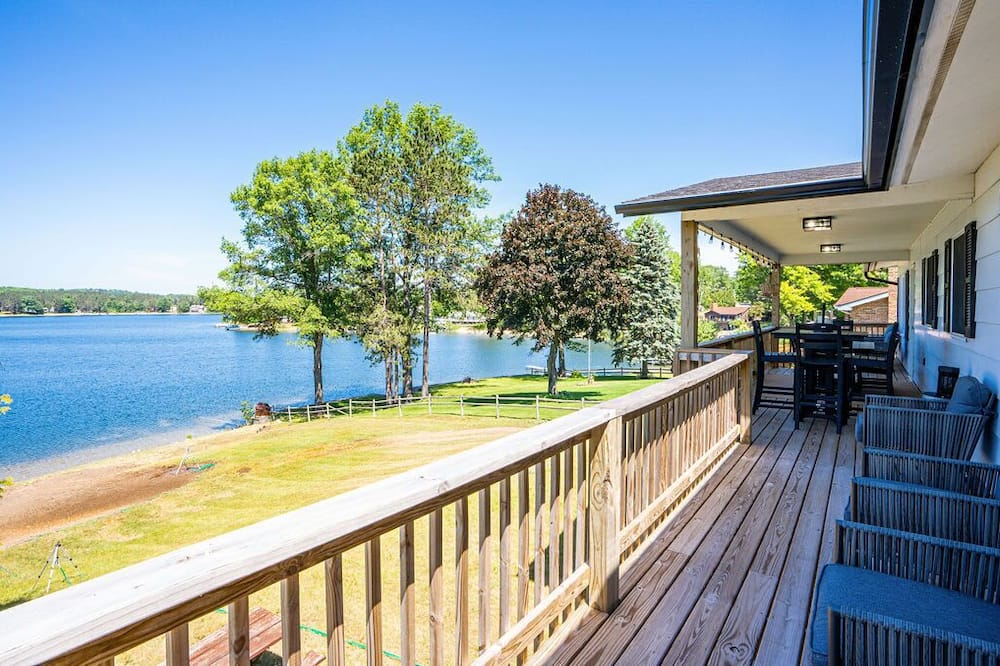 Stone Ledge Lake Getaway