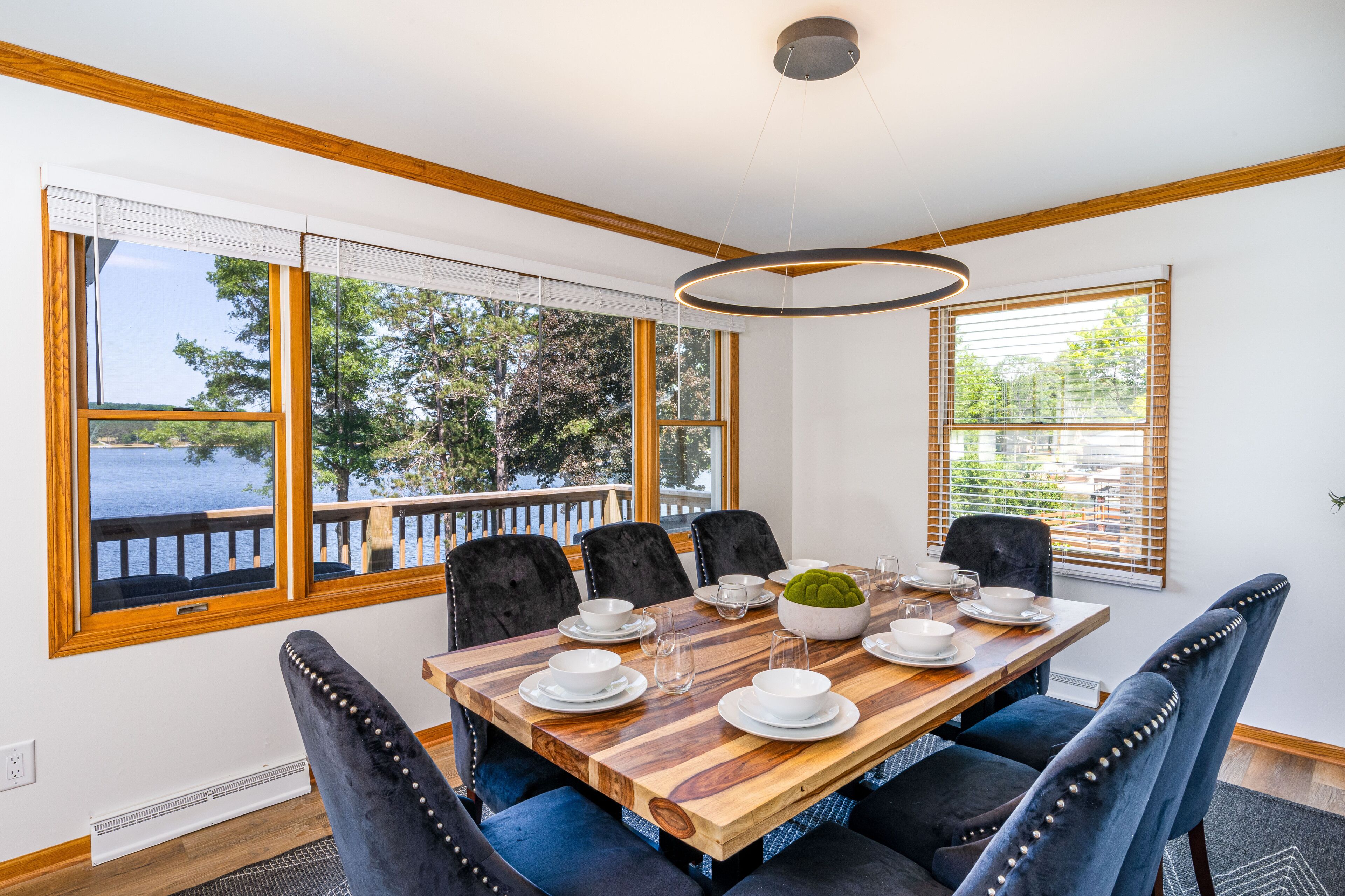 Casa com design assinado | Opções para refeição no quarto