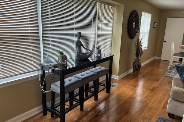 Computer Station to accommodate Guests