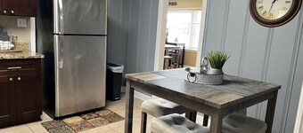 Cheerful and Spacious Home with plenty of privacy for ea guest. Free Wi-Fi