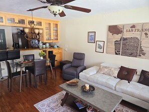 Smart TV, fireplace, books - Cozy Lakeside Retreat in Tahoe Keys – Private Boat Dock & Mountain Views (South Lake Tahoe)