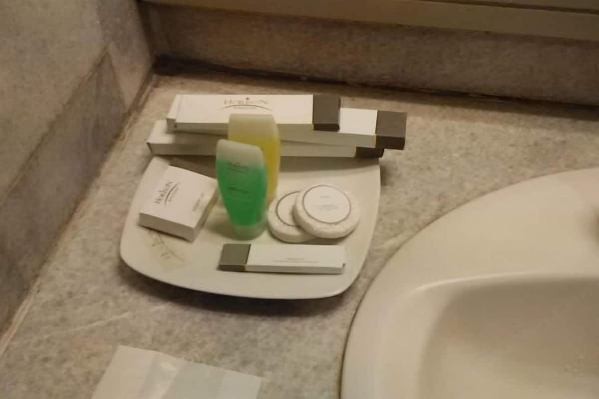 Bathroom amenities | Slippers, towels