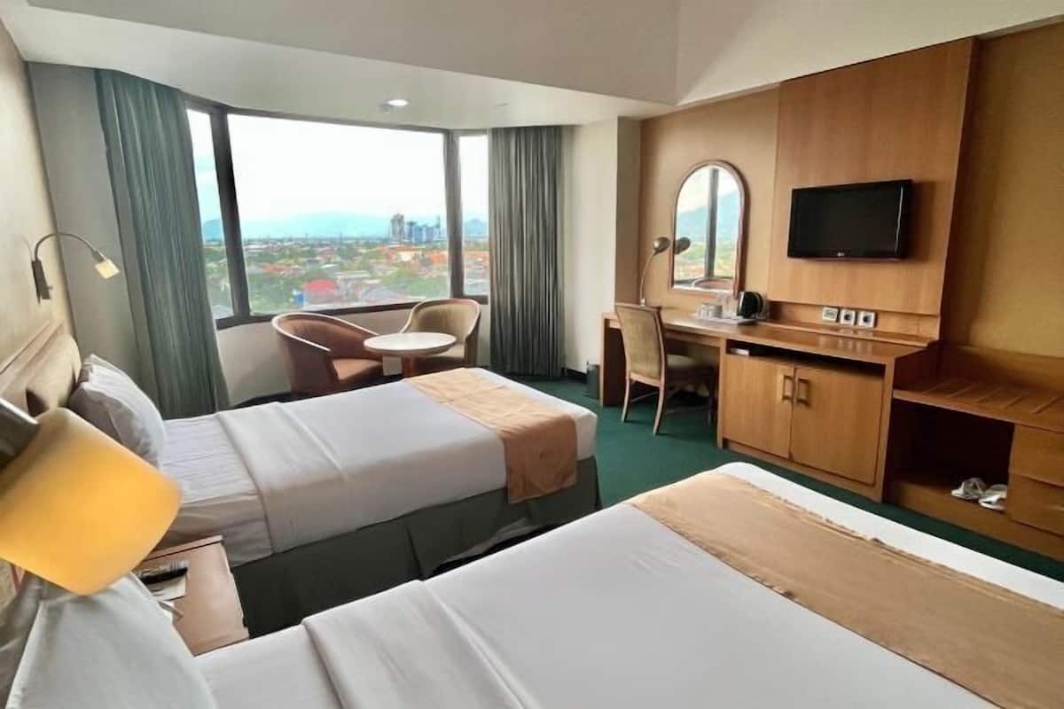 Desk, laptop workspace, free WiFi, bed sheets