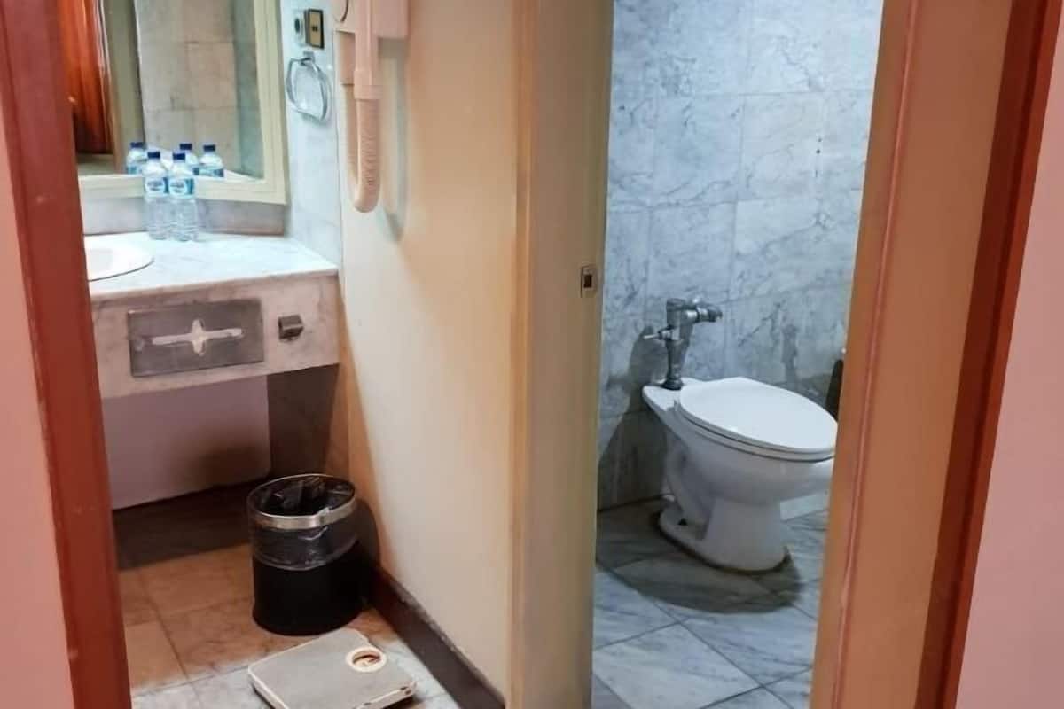 Bathroom | Slippers, towels